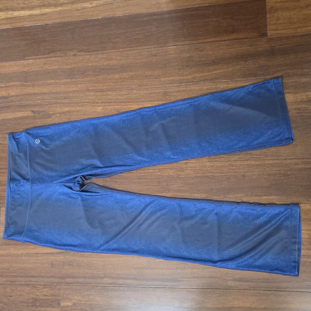 VOGO ATHLETICA BLUE & BLACK OMBRE FIT & FLARED LEGGINGS SMALL 13x28